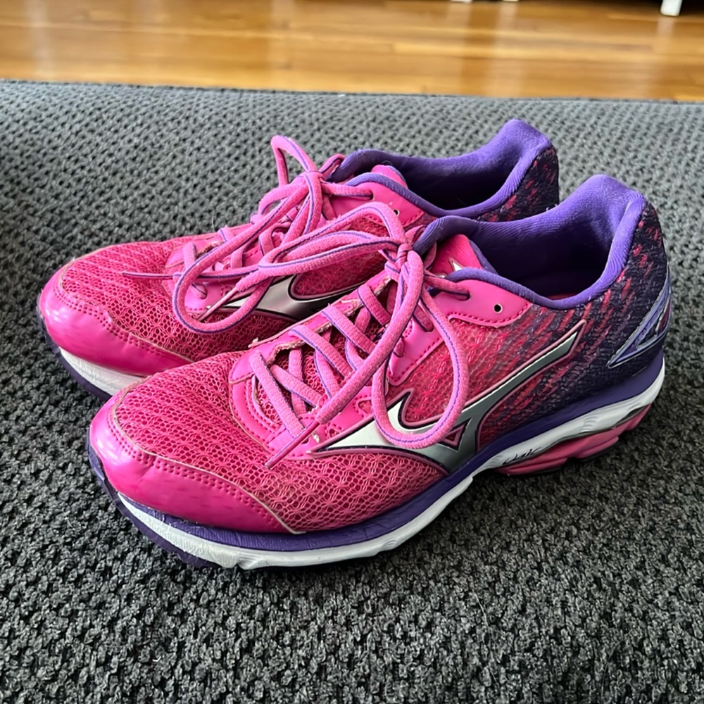 Mizuno running sneakers
